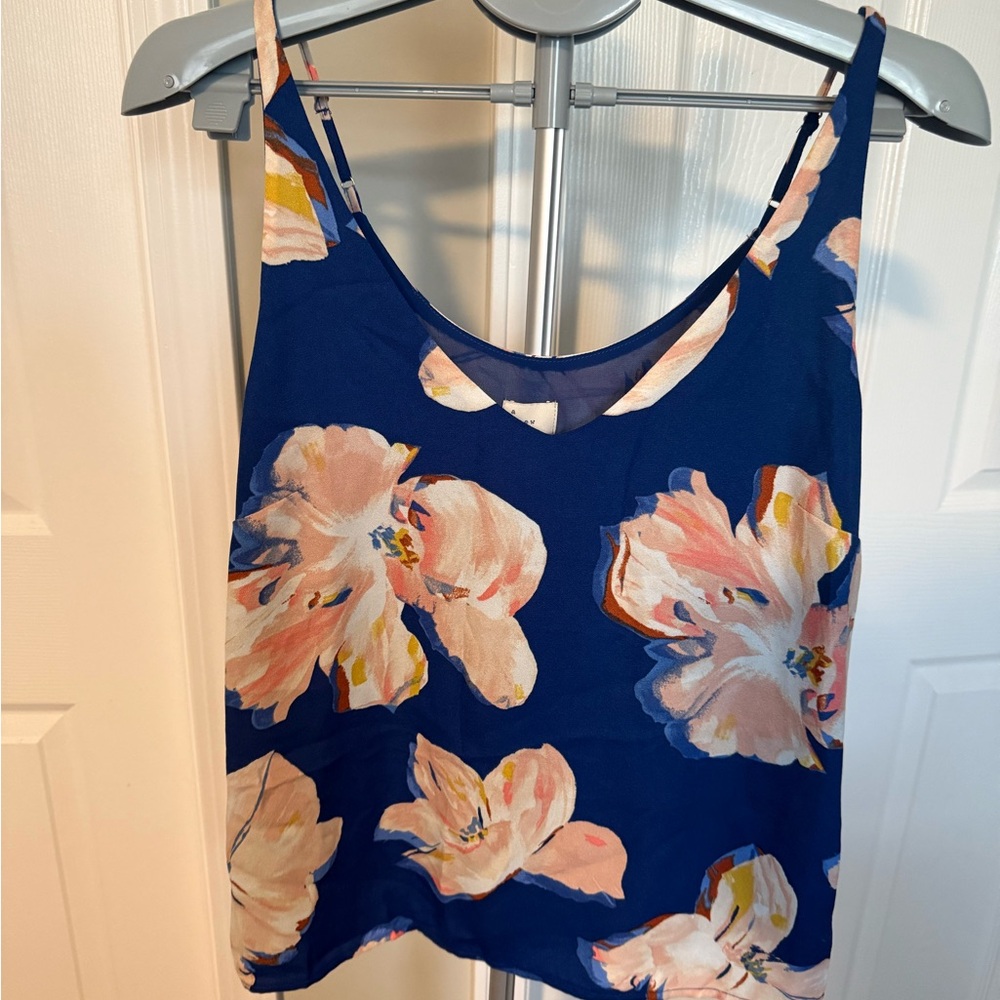 ⭐️ a new day Floral Camisole - Blue and Pink